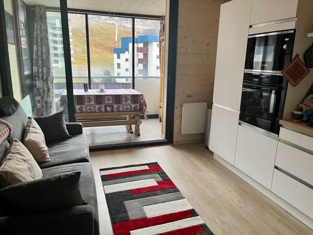 Successful Airbnb property: Fully Renovated !App 4 ppl ski in ski out car park in Les Belleville
