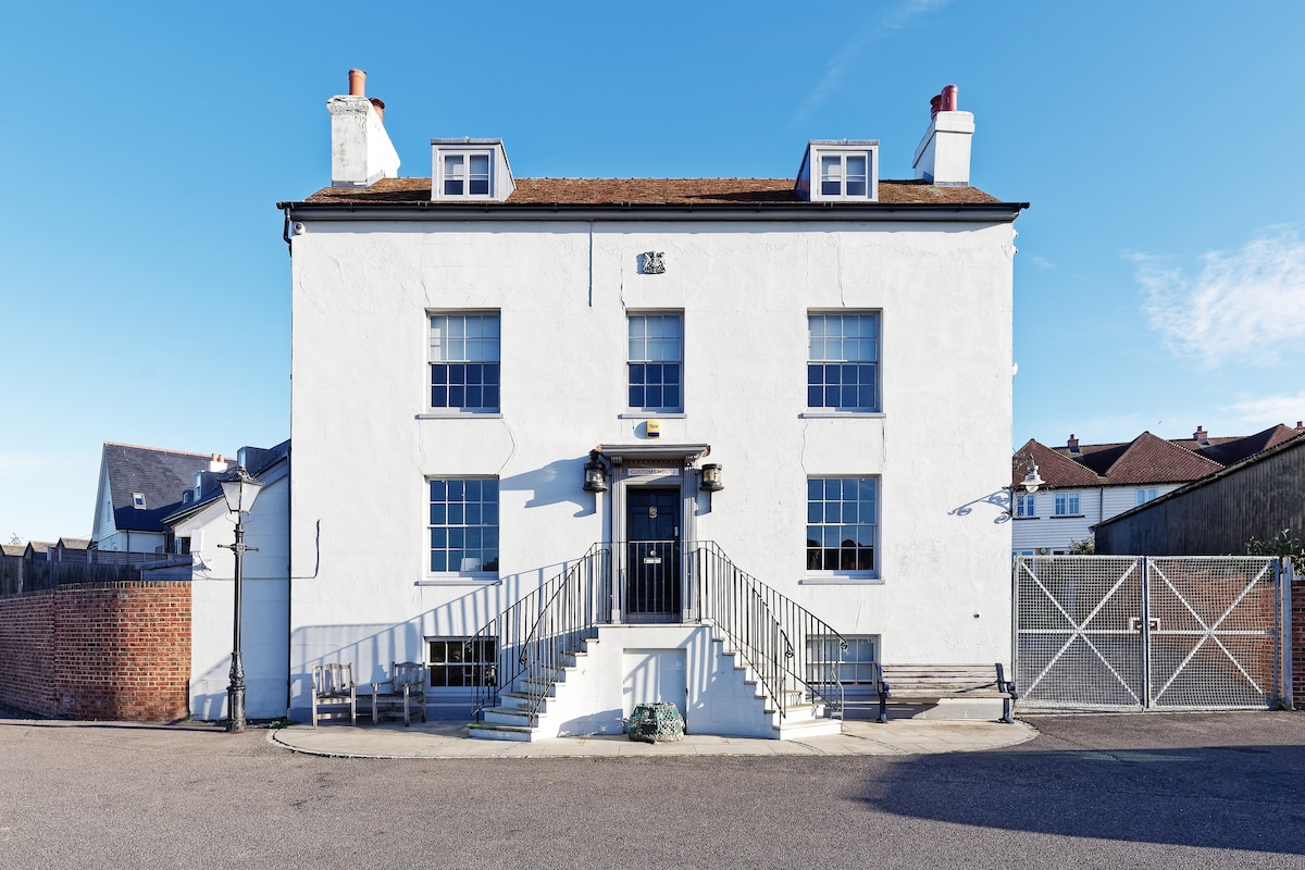 Customs House - sleeps 20 Standard Quay Faversham