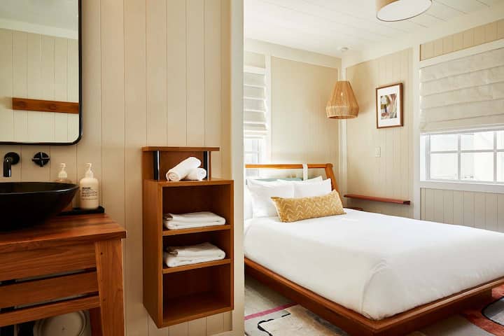 Standard Queen In A Boutique Hotel In South Beach - Fisher Island, FL