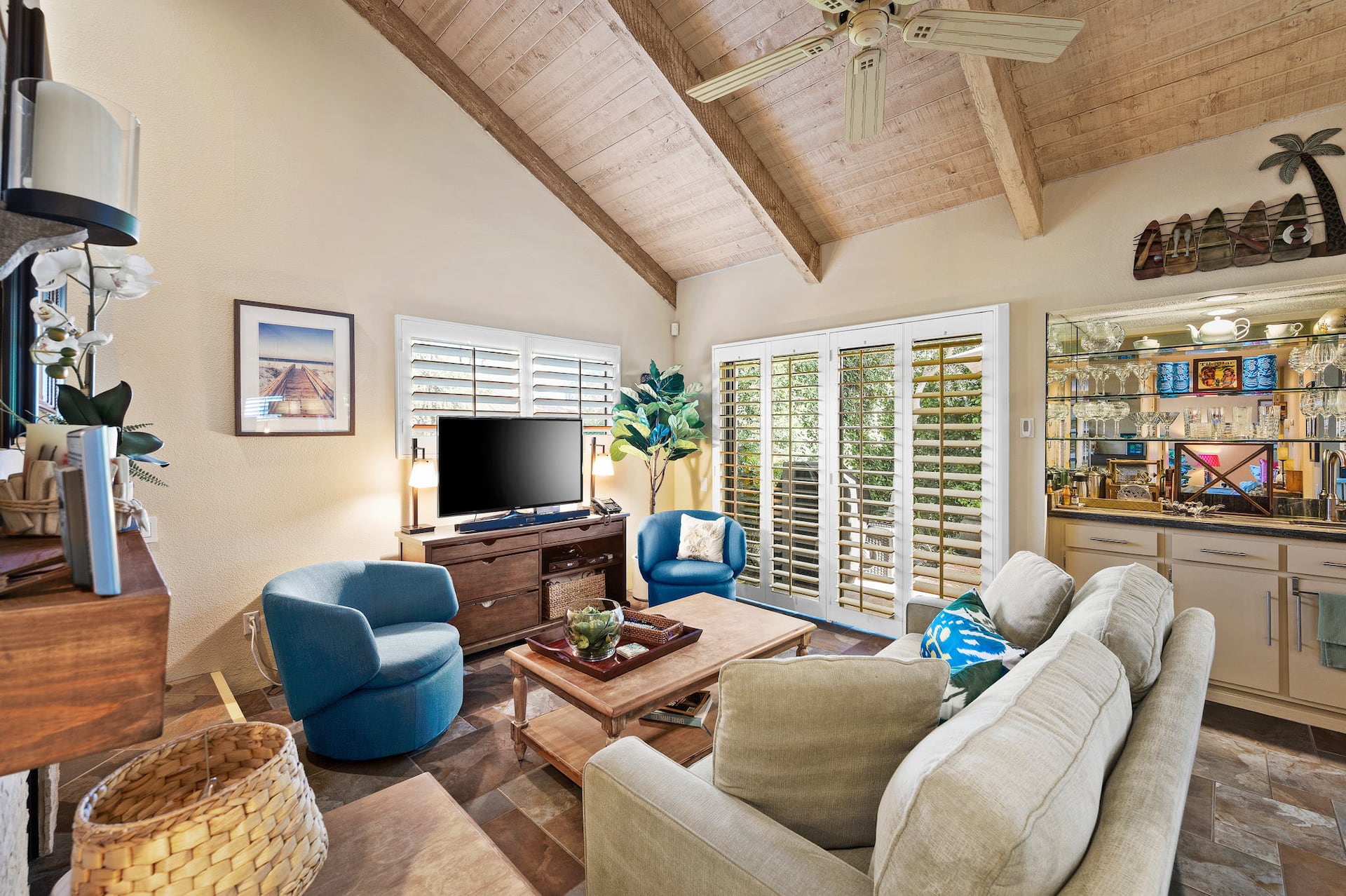 Renovated Villa in Mission Hills with Views and Pool