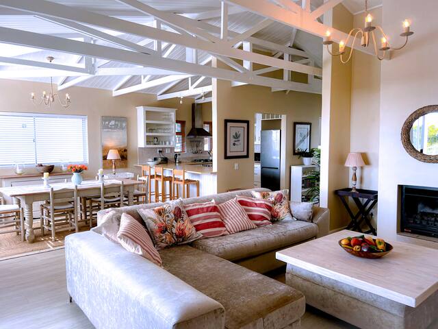 Victoria Rocks, Bakoven, Camps Bay, Cape Town, RSA gallery image 3