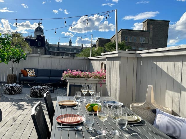 Chic home in heart of Plateau with rooftop deck