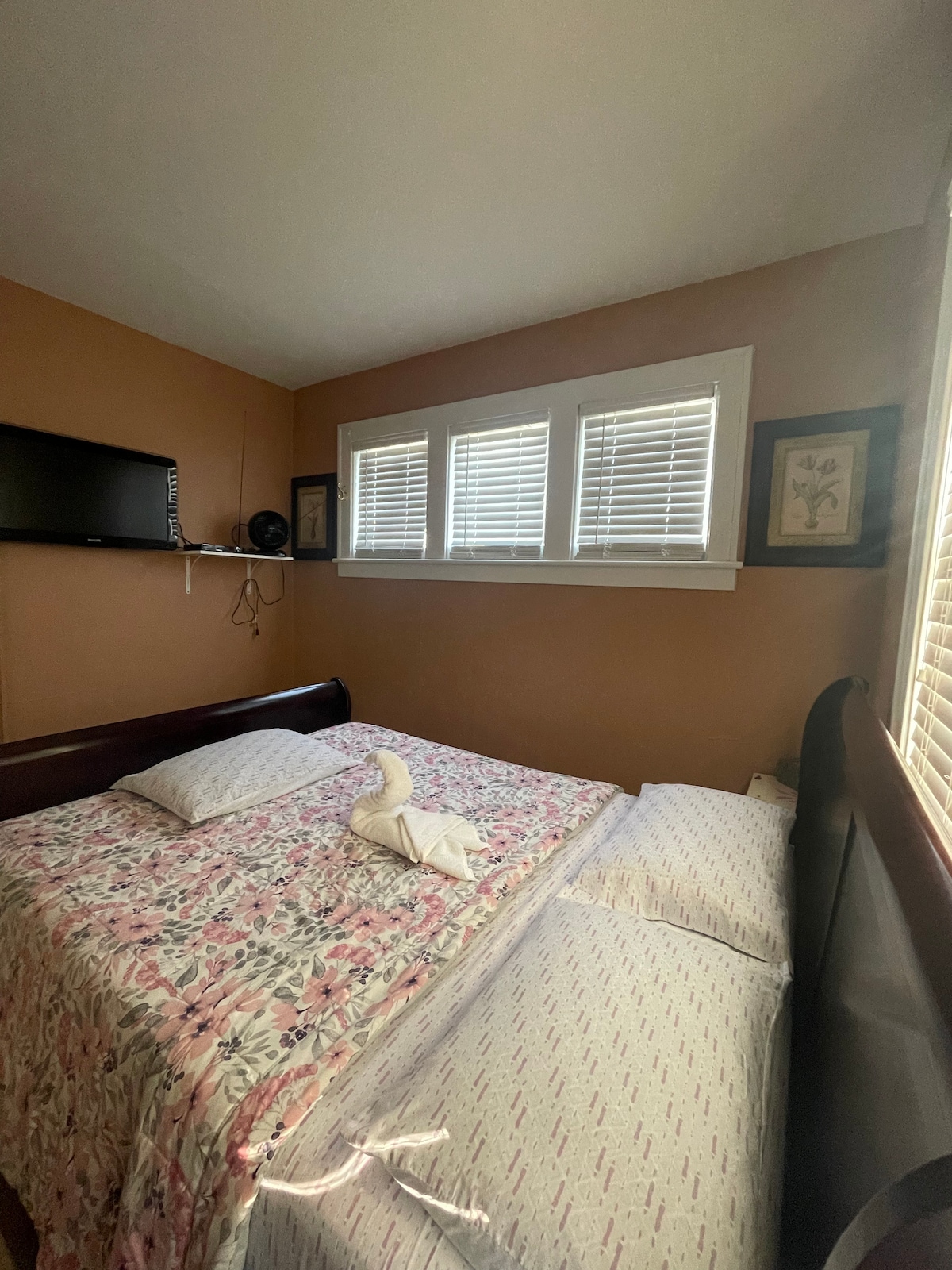 Dhoma e përparme e vizitorëve