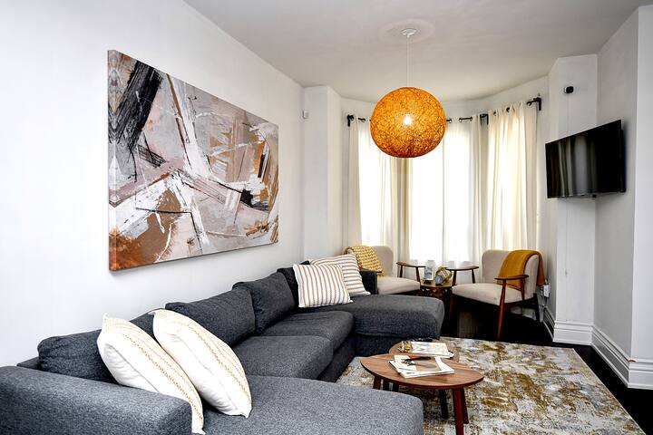 Executive Home Heart of Toronto Restyled w/Parking gallery image 3