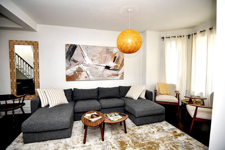 Executive Home Heart of Toronto Restyled w/Parking gallery image 4