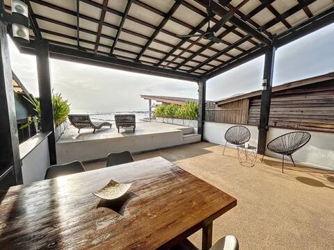 Ocean front villa with pool & AC - Ko Lanta