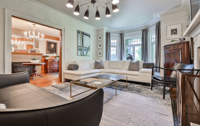 Grand & Luxurious Historic Home | Central Toronto gallery image 2