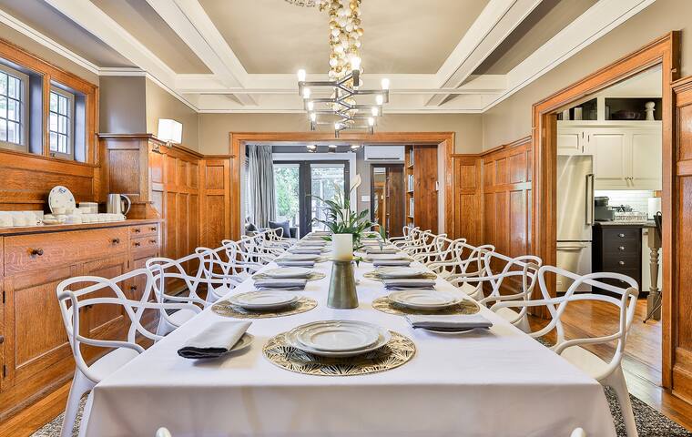 Grand & Luxurious Historic Home | Central Toronto gallery image 3