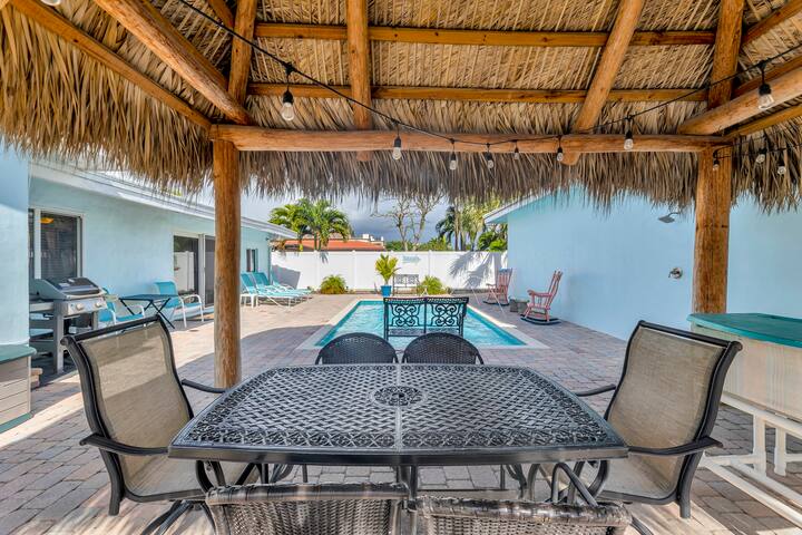 Island Oasis ~Steps to beach, tikihut, heated pool gallery image 5