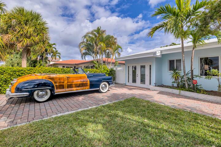 Island Oasis ~Steps to beach, tikihut, heated pool gallery image 2