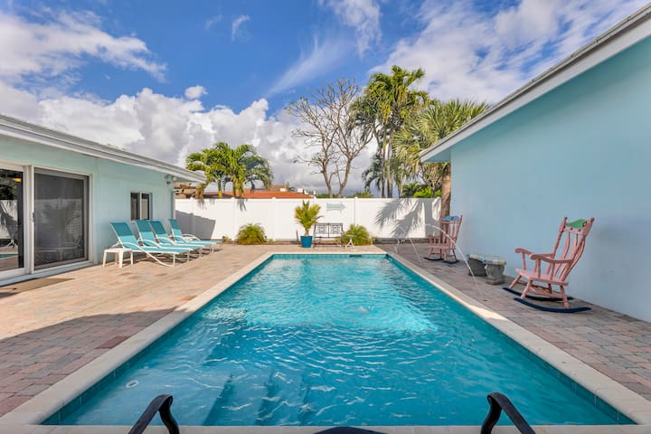 Island Oasis ~Steps to beach, tikihut, heated pool