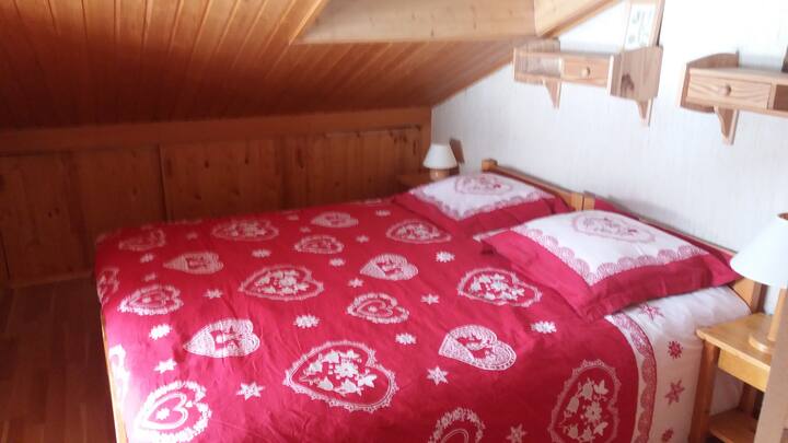 La habitación (cama hecha en 160 dos plazas)
