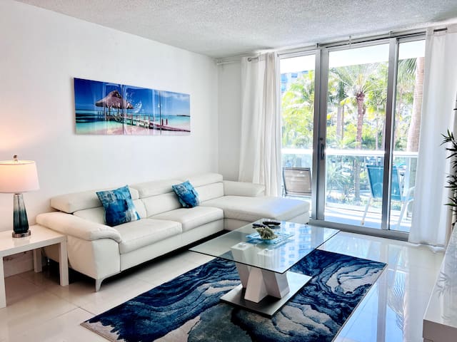 Tides-Beach front condo in Hollywood – 2 bedrooms