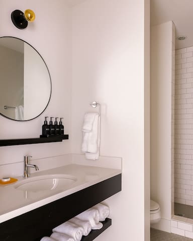 2BR Suite: Walk Downtown, Full Kitchen & Living gallery image 3