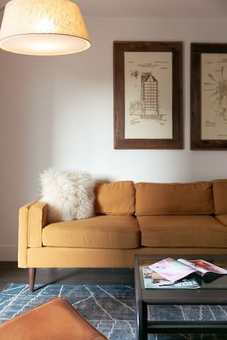 2BR Suite: Walk Downtown, Full Kitchen & Living gallery image 4