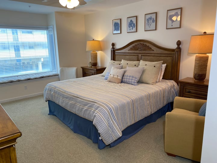 Bedroom 1 - King Bed