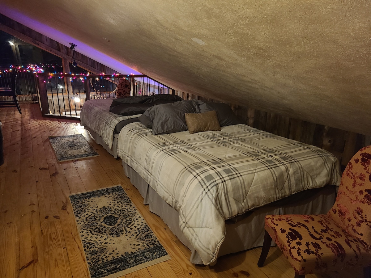 Upstairs loft queen beds