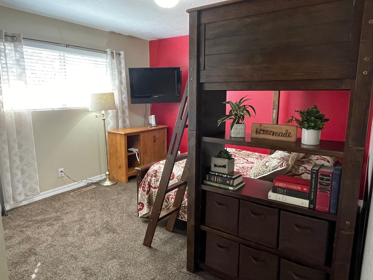 Спална соба бр. 2 Поглед од влезот