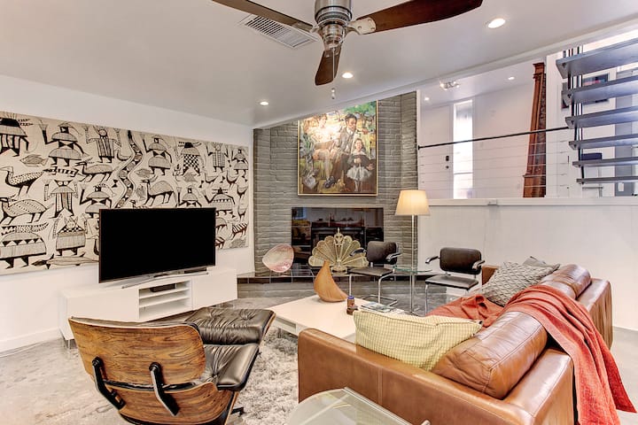 Nature Lover's Two Bdrm Executive Condo Near Parks, Downtown - Bellaire, TX