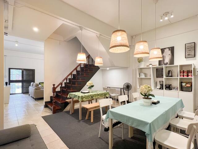Neveu:The Boutique, 5 bedrooms Apt@MRT Sutthisan gallery image 3