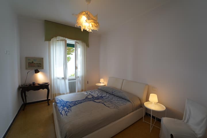 غرفة النوم الأولى/غرفة النوم الأولى