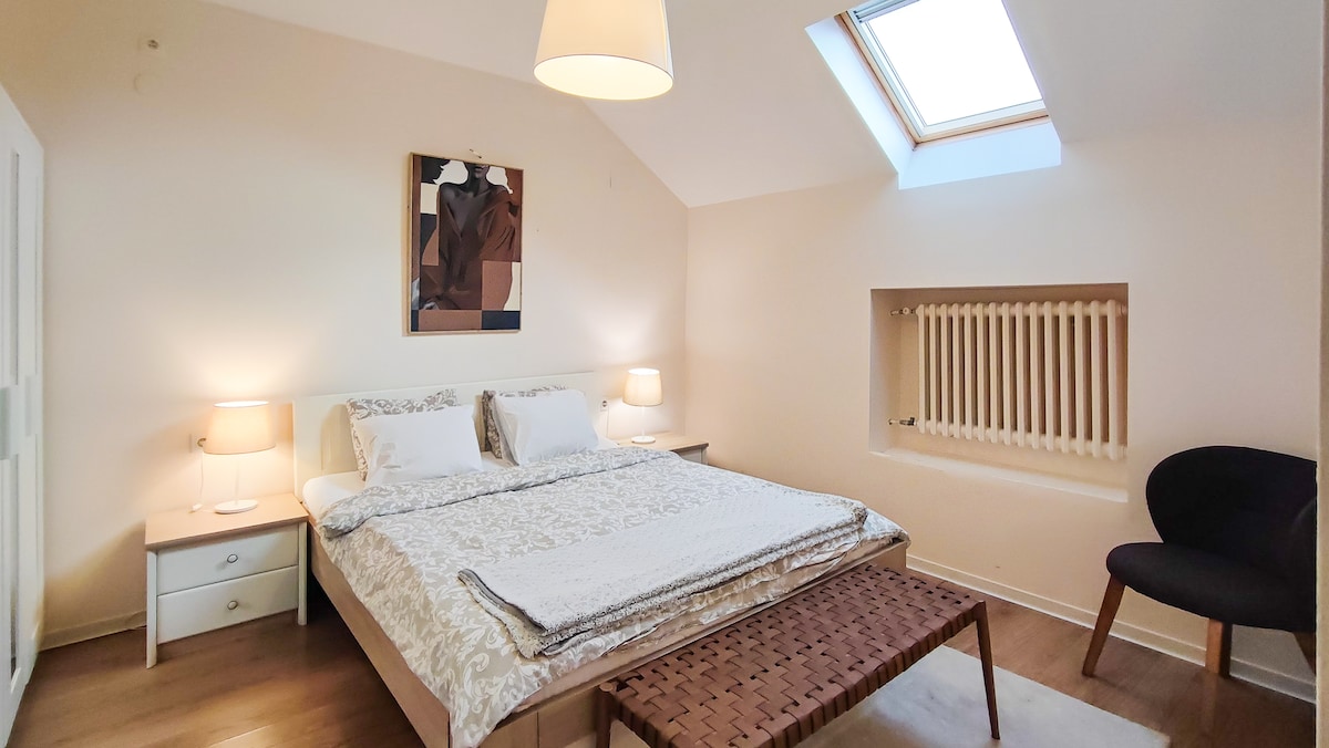 Strešné okno s dvojitými svetelnými/zatemňovacími závesmi