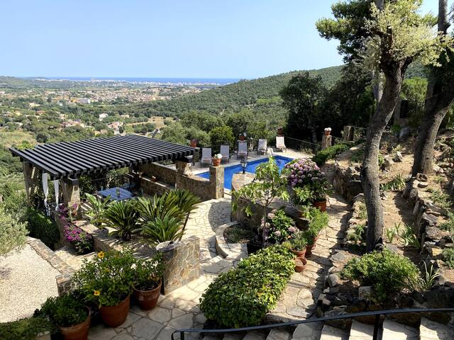 Private villa with pool & sea view for families gallery image 3