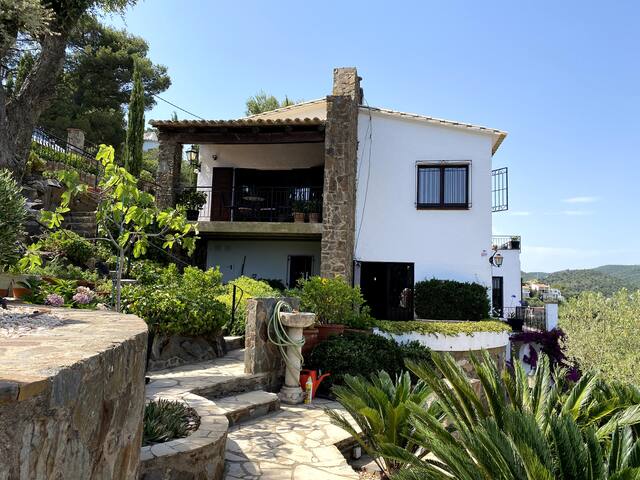 Private villa with pool & sea view for families gallery image 2