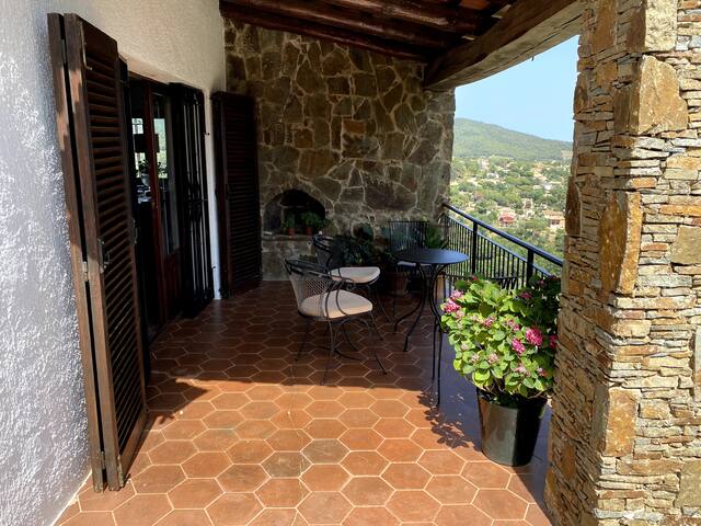 Private villa with pool & sea view for families gallery image 4