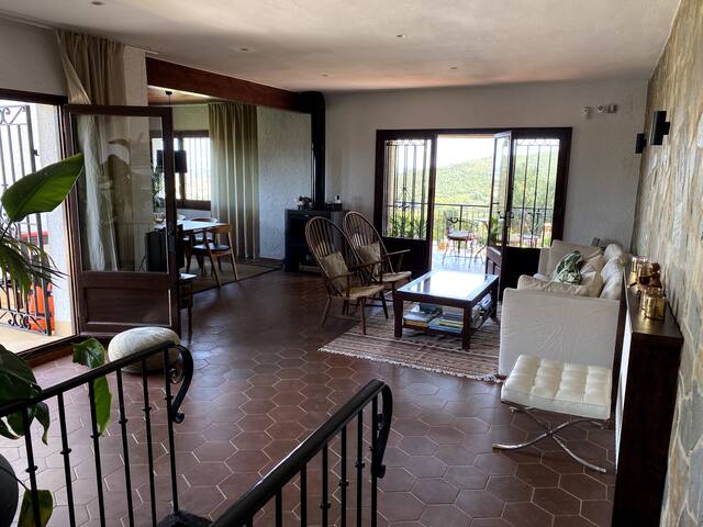 Private villa with pool & sea view for families gallery image 5