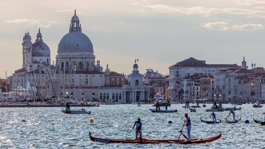 Venice: Luxury 3 beds for families or friends! gallery image 2