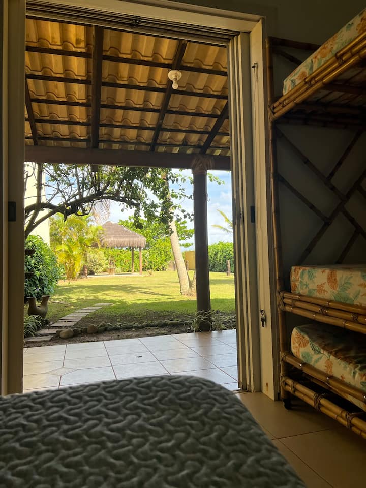 ห้องนอนชั้นล่างพร้อมวิวสวน