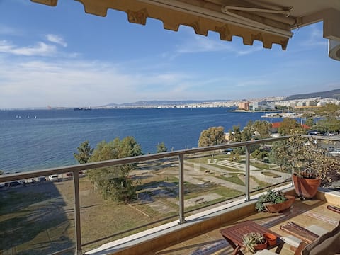 Seafront family αpartment + parking the Cruiseflat