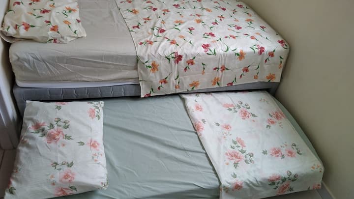 2o.quarto com bicama