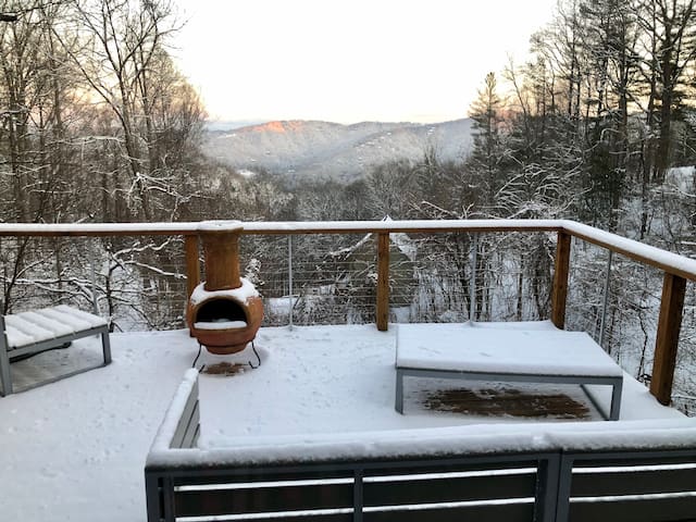 Modern Round House – Mtn Views – 2 Miles to DT AVL gallery image 5