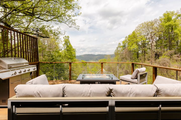 Modern Round House – Mtn Views – 2 Miles to DT AVL