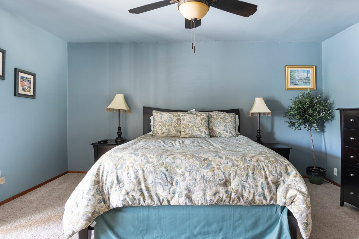 Camera padronale con bagno padronale.