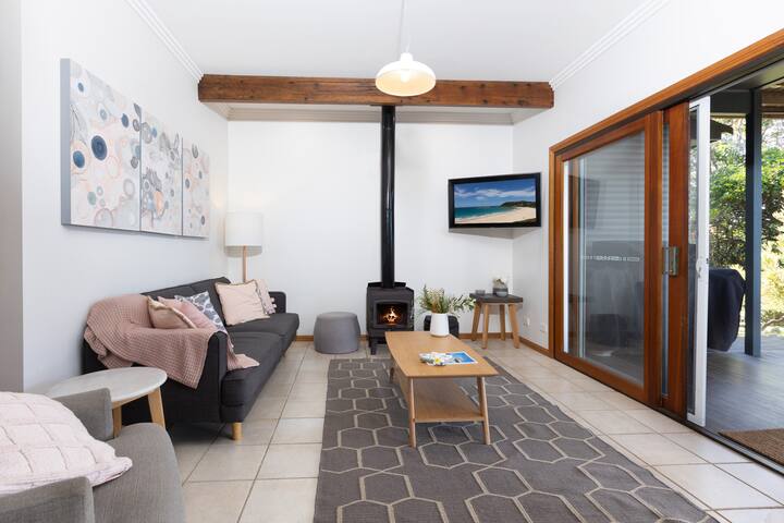 Carinya Beach House – stunning views & speedy wifi gallery image 5