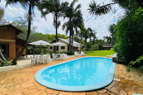 Cozy stay w/ jacuzzi + fireplace near Porto Alegre