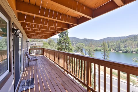 Lakefront Lodge with Amazing Views