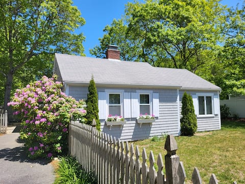 Cute Cottage near Craigville Beach