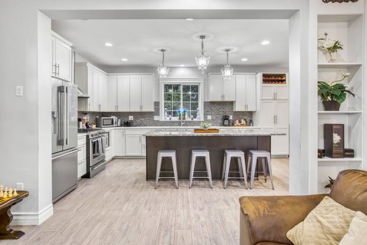 Historic restored in Laurelhurst PDX 5 bed 4 bath gallery image 3