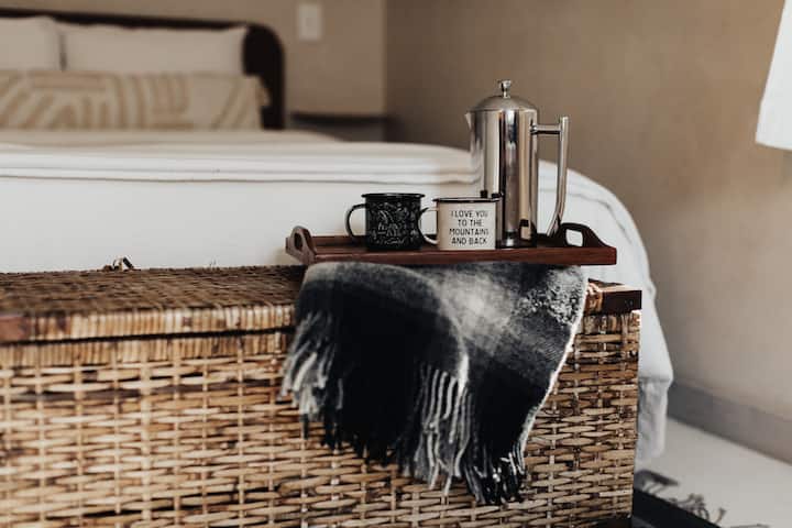 Izbová služba nie je zahrnutá, pokiaľ nemáte priateľa, člena rodiny alebo niekoho významného, ktorý vás rád rozmaznáva.