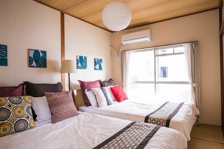 มี 2 ห้องนอน
ห้องทั้ง 2 ห้องมีเครื่องปรับอากาศ
มีห้องนอน 2 ห้อง
ห้องทั้ง 2 ห้องมีเครื่องปรับอากาศ
