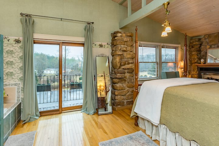 Chumba cha Hummingbird kilicho na roshani ya kujitegemea 