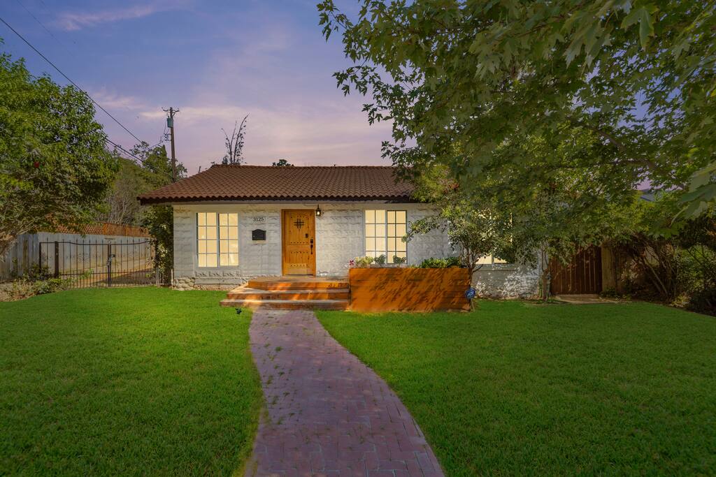 Spanish Cottage 3bed Newly Renovated Big Backyard