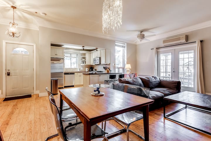 Delightful Apartment w/ Private Outdoor Space!