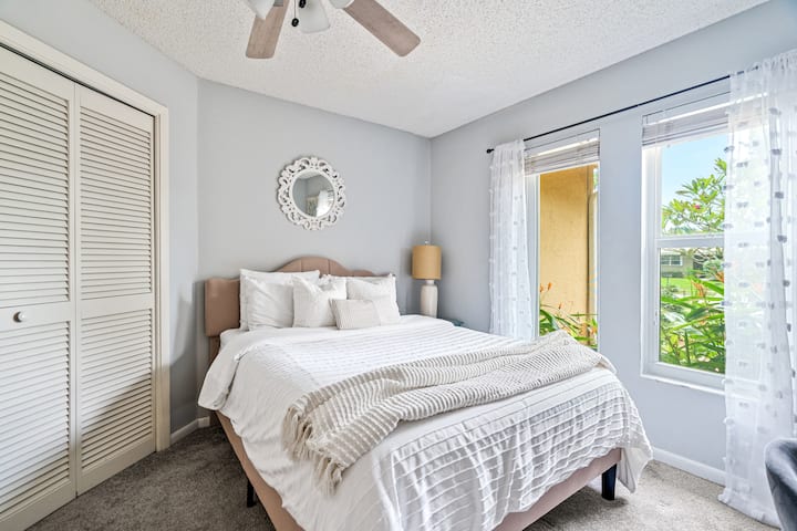 Bedroom 3 with queen bed, Smart TV, fast WIFI, ceiling fan, and desk. Fort Lauderdale Area Pool Home.