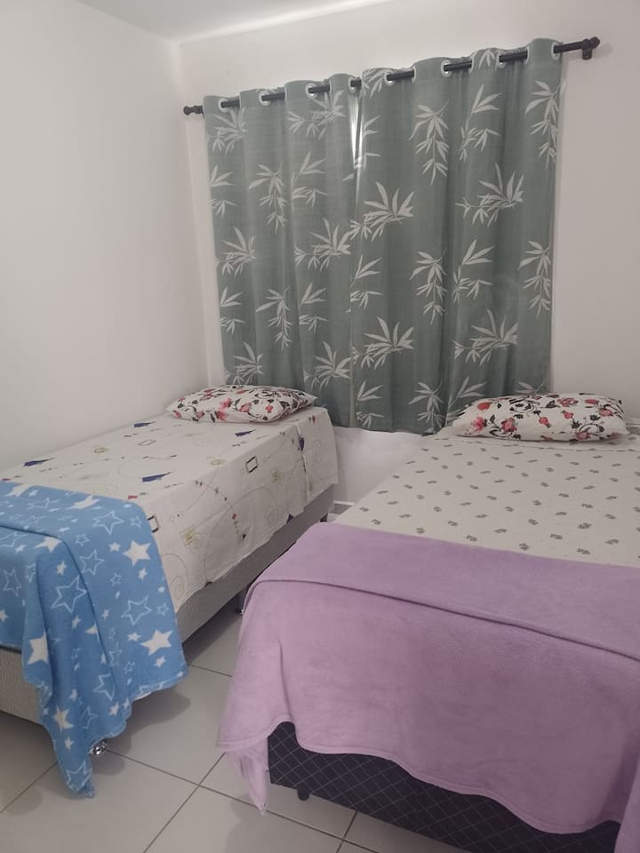 Druhá spálňa s dvojitým boxom + matracmi + zatemňovacím závesom 