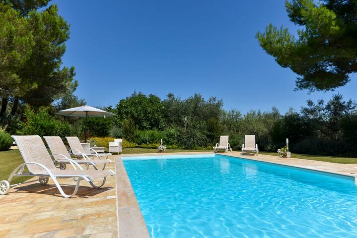 Villa with Private Pool in Monopoli for 8 guests gallery image 4